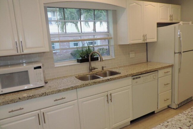 Foto del edificio - 2023 S Seacrest Blvd