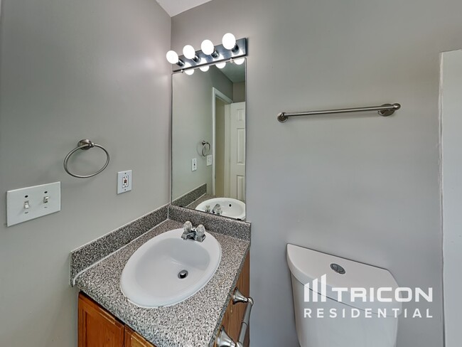 Building Photo - 5723 3 Lakes Dr