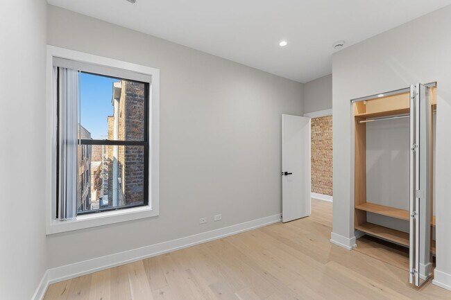 Foto del edificio - 7522 N Eastlake Ter