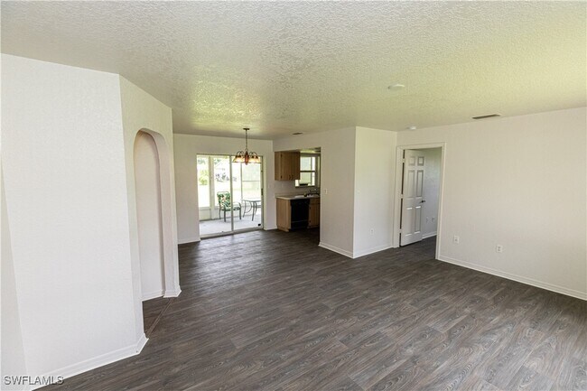 Foto del edificio - 365 Skylark Ln NW