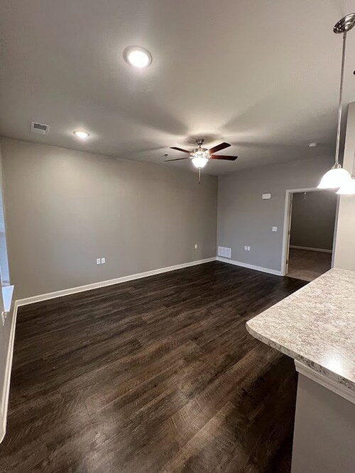 Foto del edificio - 809 E Briggs Dr