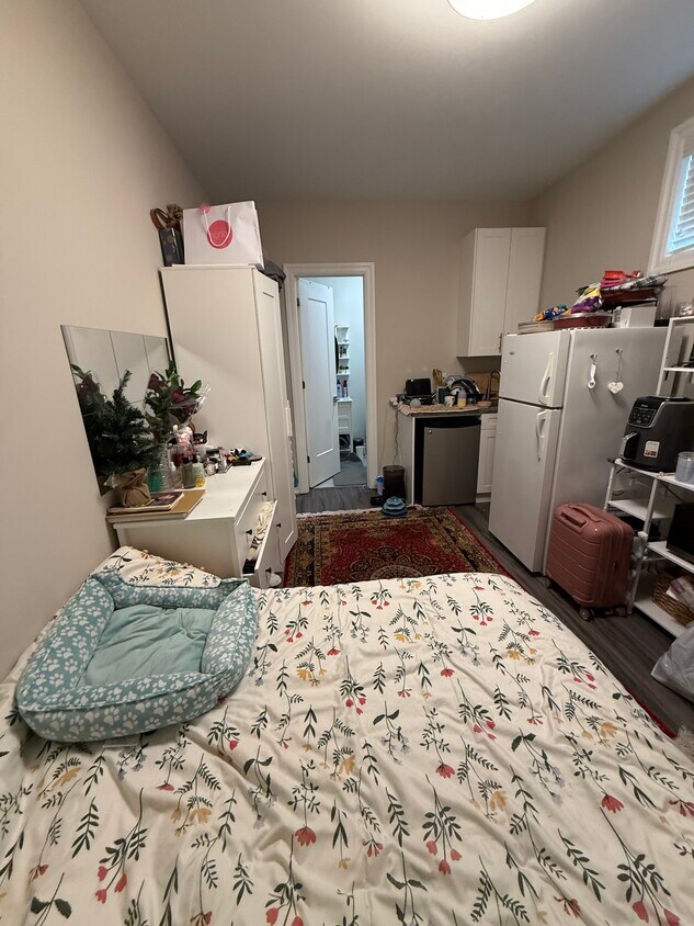 Photo du bâtiment - Basement Bachelors Rental