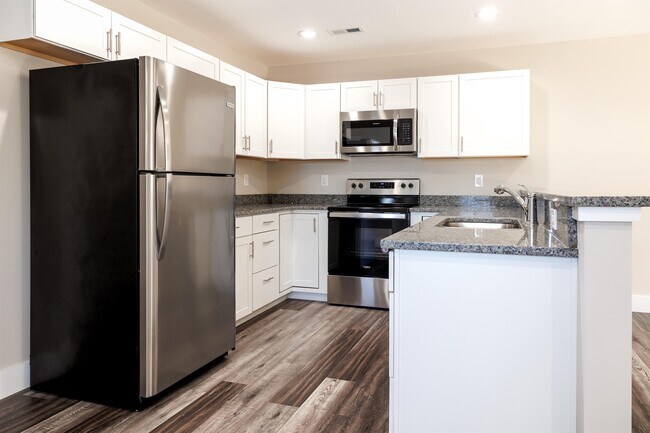 Building Photo - 527 Nova Ln