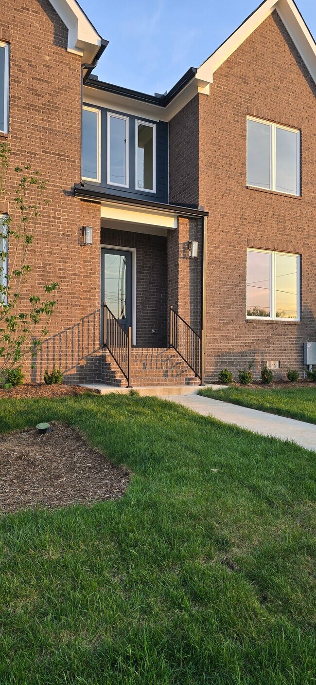 Foto del edificio - 1Br/ 1Ba Semi-Furnished Near Downtown & Me...