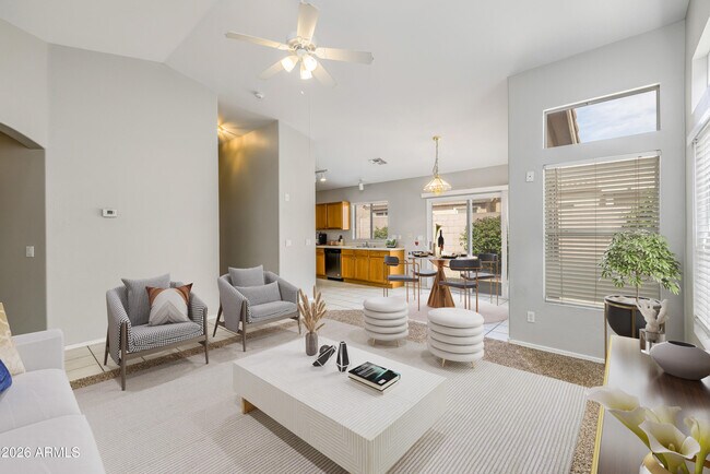 Foto del edificio - 6640 E Russell St