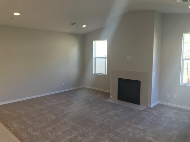 Building Photo - Welcome to beautiful home in Rosetta Canyon!