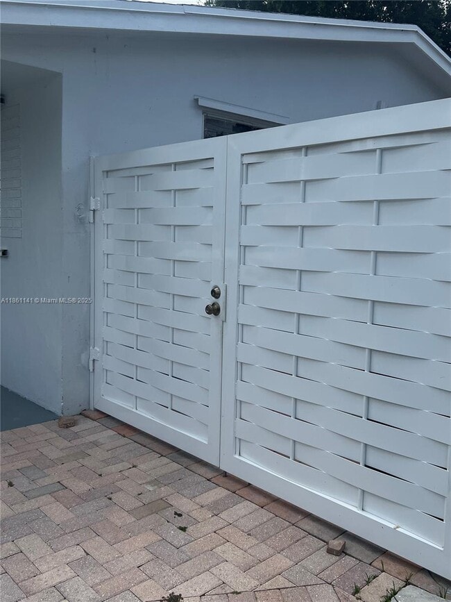 Foto del edificio - 7012 SW 19th St
