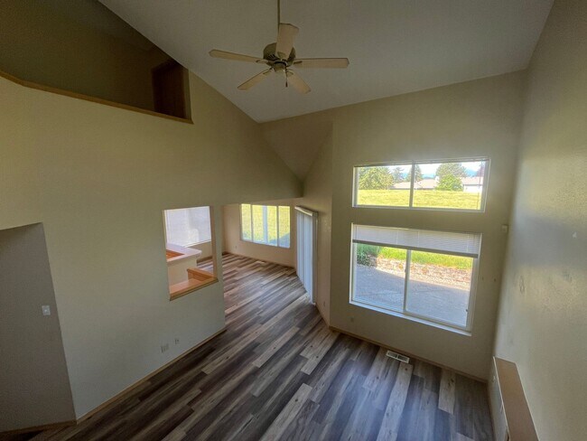 Building Photo - Silverdale home with Sun Room