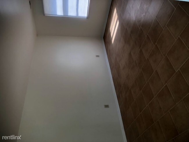 Foto del edificio - 3 br, 1 bath House - 16 delores