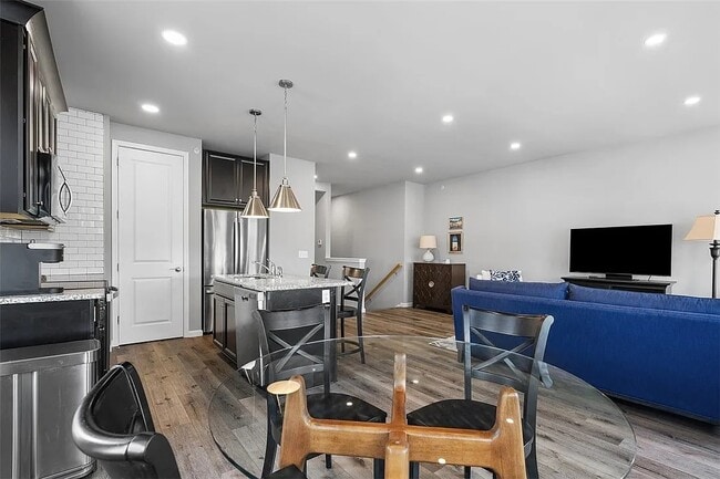 Foto del edificio - 303 Tillary Ln