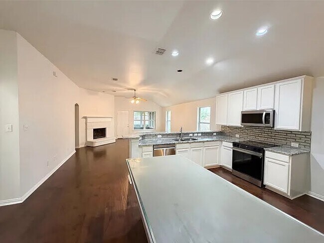 Foto del edificio - 2126 Highland River Dr