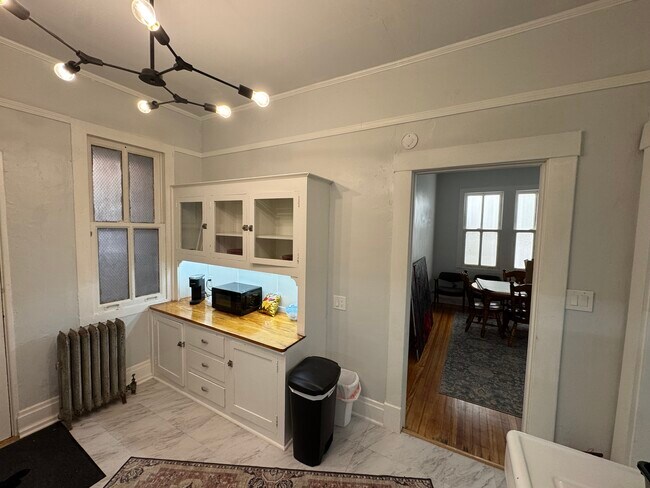Building Photo - Sunflower Estate LLC