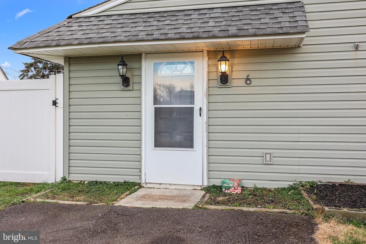 6 Clover Ln, Levittown, PA 19055 House Rental in Levittown, PA