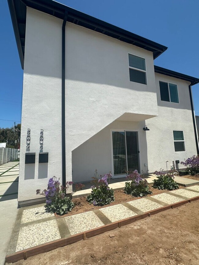 Building Photo - 202-204 Calla Avenue