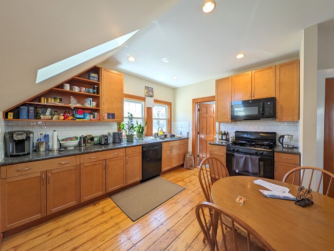 Building Photo - 36 Orchard St