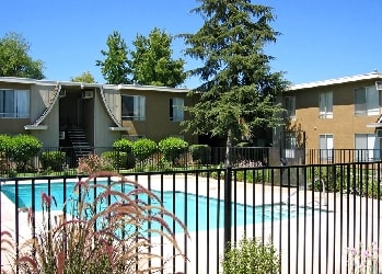Pool - Oakcrest Apartment Homes