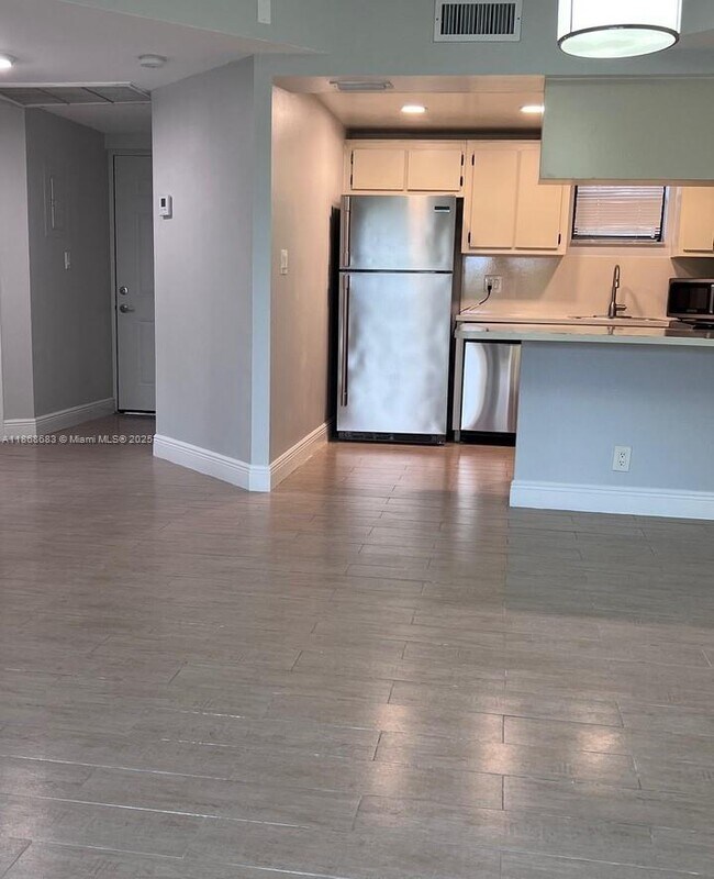 Building Photo - 8290 Lake Dr