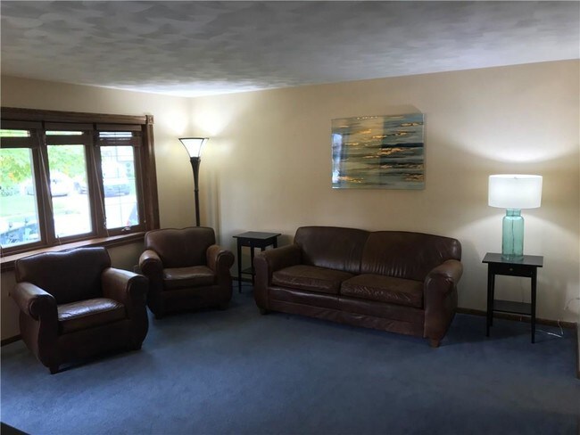 Building Photo - 5951 Pinecrest Dr