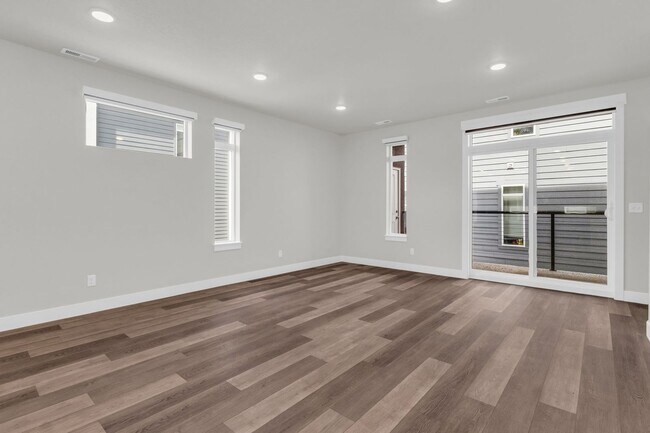 Foto del edificio - New 2024 Townhome with Office & 2 Car Garage