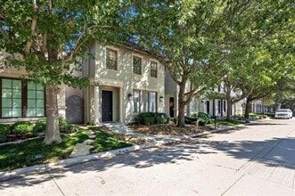 Building Photo - 411 Wyndham Crest