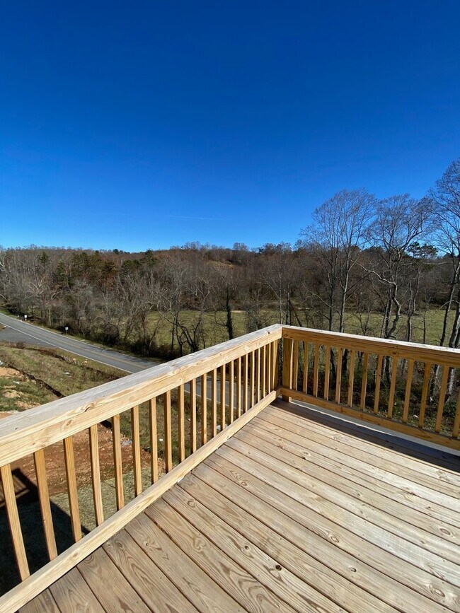 Foto del edificio - West AVL - Contemporary Three Bedroom plus...