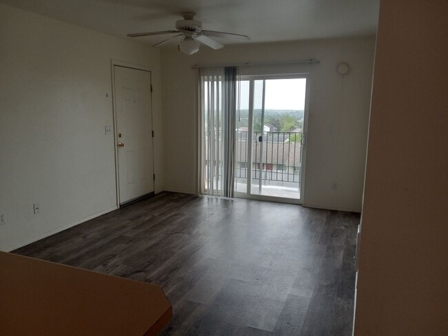 Building Photo - Live Where Comfort Meets Convenience - College Hill Condo in Pullman