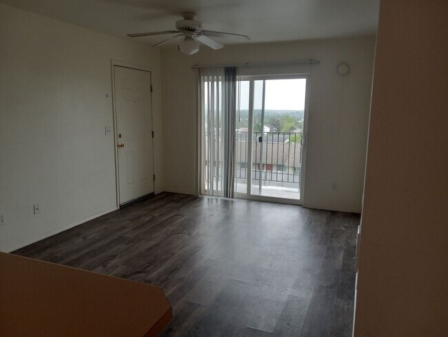 Foto del edificio - Live Where Comfort Meets Convenience - College Hill Condo in Pullman