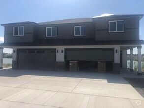 Building Photo - 1417 W Lakeside Dr