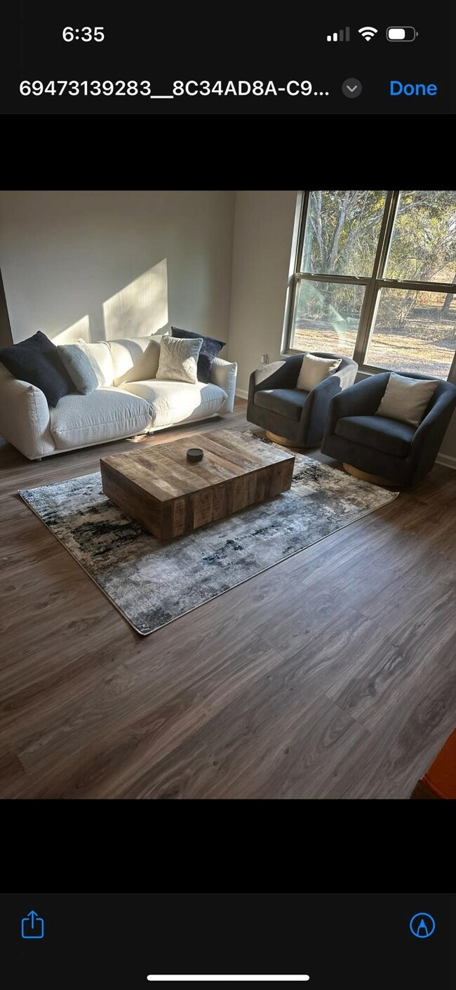 Foto del edificio - 6347 Burrow Ln