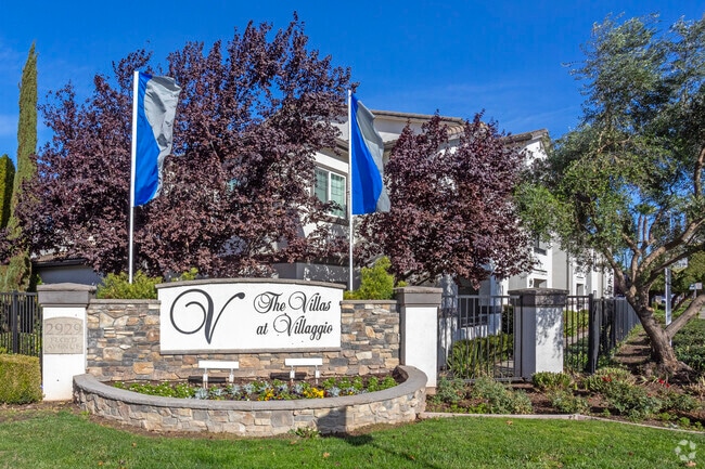 Building Photo - The Villas at Villaggio