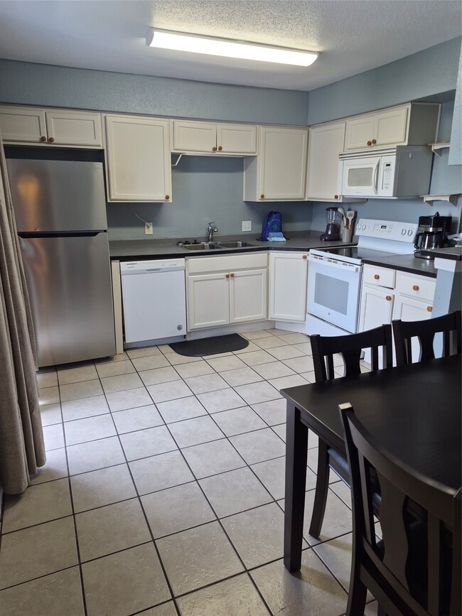 Building Photo - 3506 Cove View Blvd