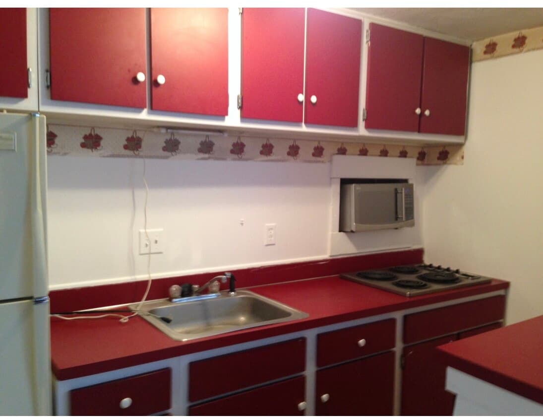 Too stove, microwave, trash disposal, refrigerator - 9504 Victoria Dr
