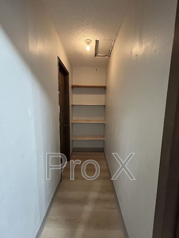 Foto del edificio - 1208 E 8th St