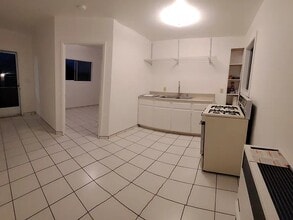 Building Photo - 10519 Nopalito St