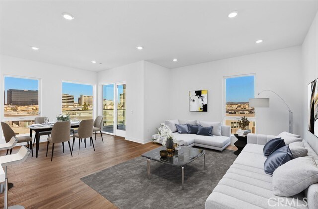 Building Photo - 3600 Rivington