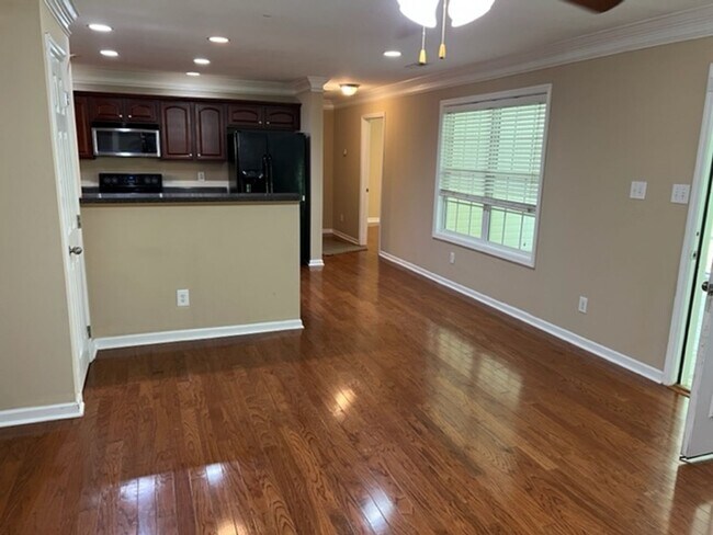 Foto del edificio - Knoxville 37931 - 4 bedroom, 2.5 bath 2-st...