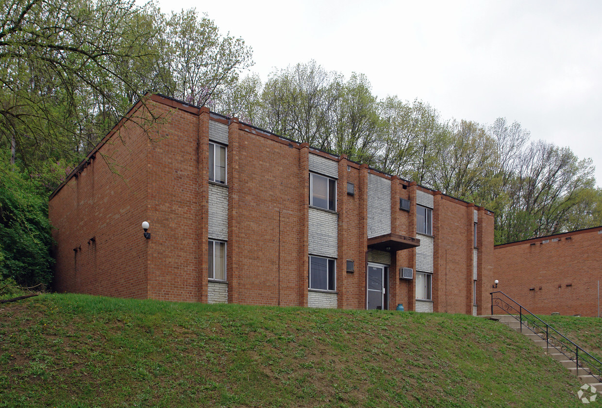 Building Photo - Skyline Apts.