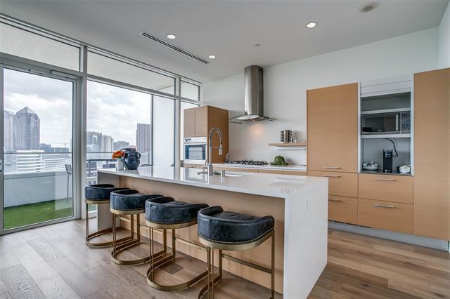Foto del edificio - 2430 Victory Park Ln