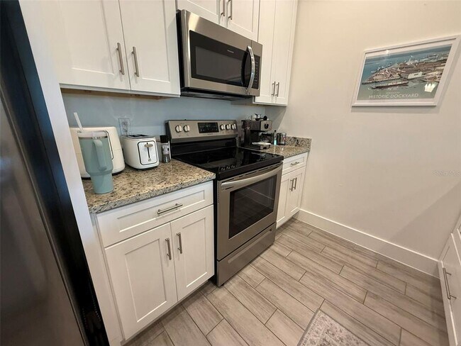 Foto del edificio - 2301 Magdalina Dr