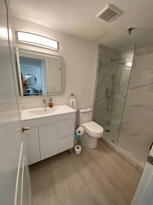 Building Photo - 677 NE 24th St