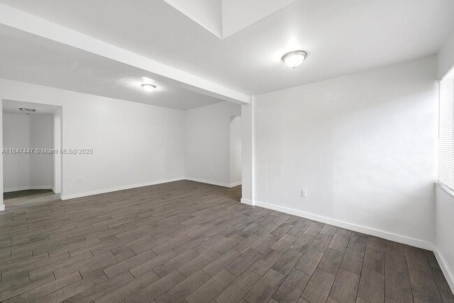 Foto del edificio - 1604 SW 9th St