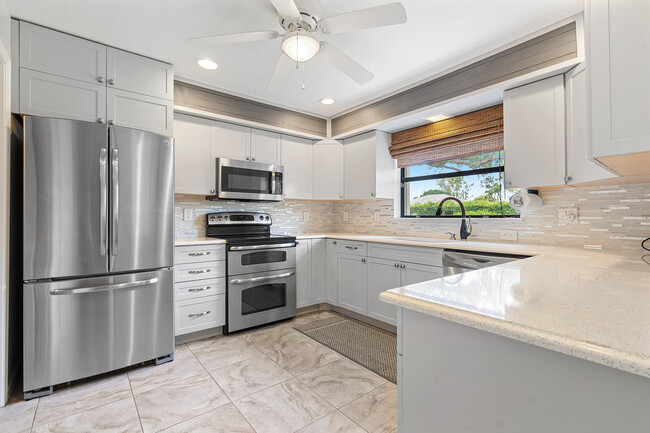 Building Photo - 9815 Pecan Tree Dr