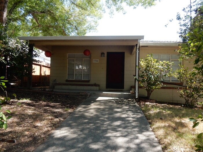 Primary Photo - 7784 Sunset Ave