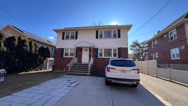 Building Photo - 372 Gilbert Ave