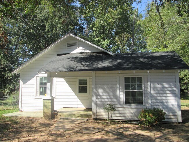 Building Photo - 920 Bonita