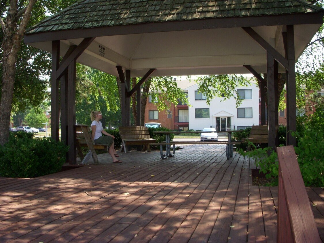 Foto del edificio - 125 Clubhouse Dr SW