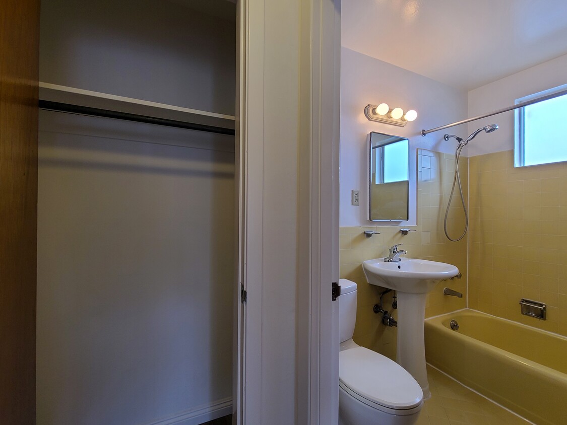 Primary Photo - 1455 Filbert St #303