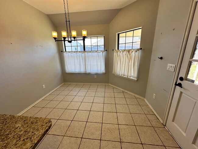 Building Photo - 3 Bed 2 bath SE OKC