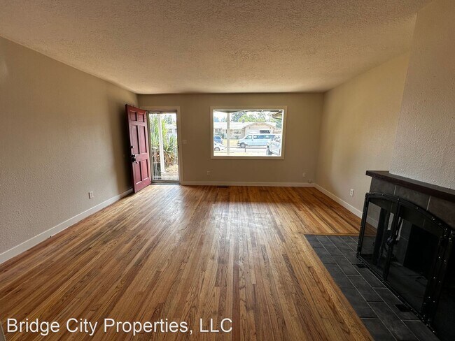 Foto del edificio - 3 br, 2 bath House - 13933 NE Knott St.