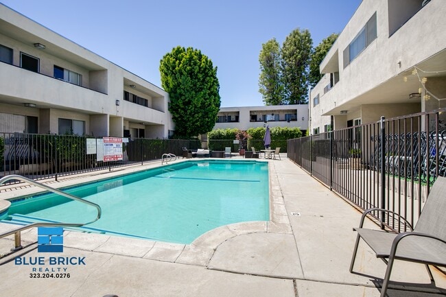 Building Photo - 17834 Burbank Blvd